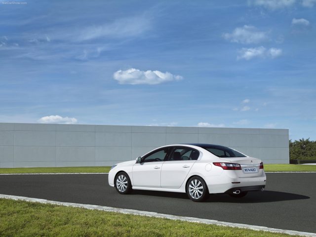 Renault-Latitude- napaka okvara težava vpoklic zanesljivost