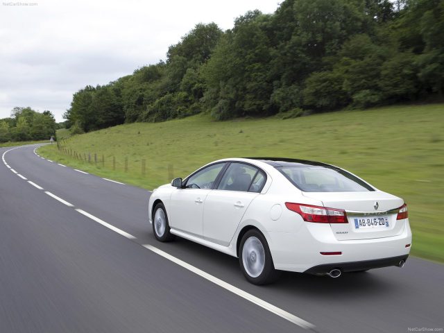 Renault-Latitude- napaka okvara težava vpoklic zanesljivost