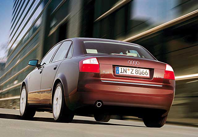 Audi A4, pregled napak, okvar, težav, vpoklicev