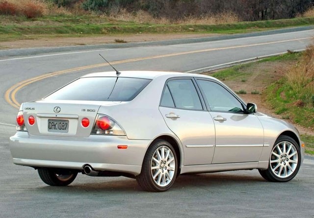 Lexus IS rabljen napake težave okvare vpoklici