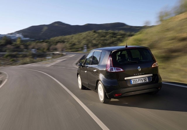 Renault Scenic rabljen napake težave okvare vpoklici