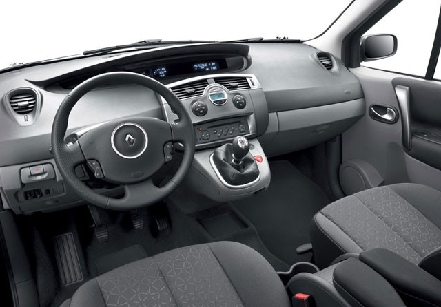 Renault Scenic rabljen napake težave okvare vpoklici