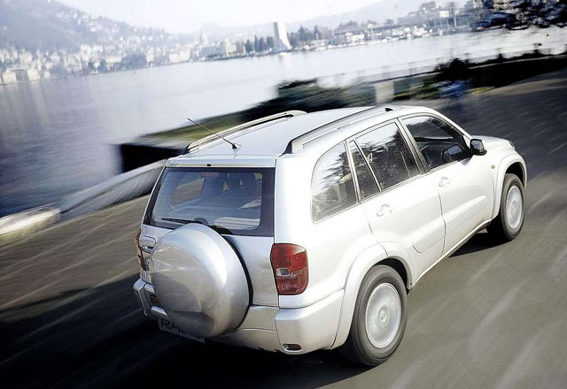 Toyota Rav 4 - pregled napak, težav, okvar in vpoklicev