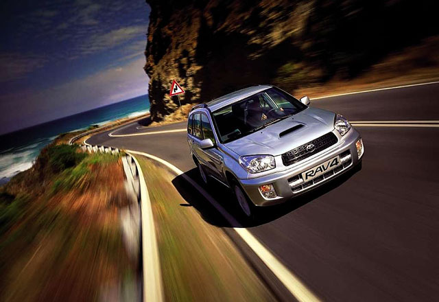 Toyota Rav 4 - pregled napak, težav, okvar in vpoklicev