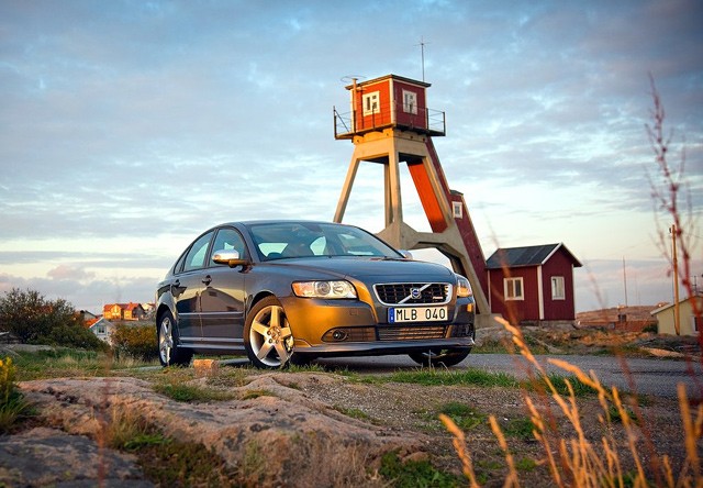 Volvo S40, pregled napak, težav, okvar in vpoklicev