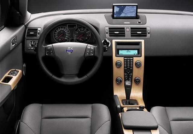Volvo S40, pregled napak, težav, okvar in vpoklicev